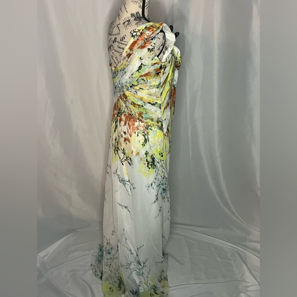 Beautiful flowy floral dress, one shoulder size 16 - Picture 4 of 5